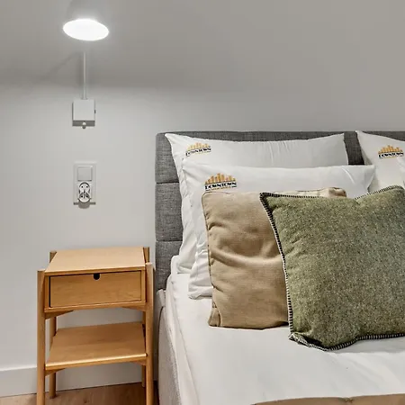 Riverfront & Parking By Downtown Apartment *