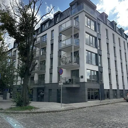 Riverfront & Parking By Downtown グダニスク