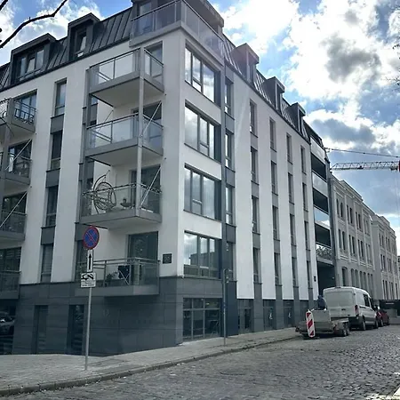 Riverfront & Parking By Downtown Gdańsk