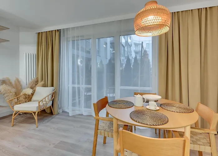 Riverfront & Parking By Downtown グダニスク