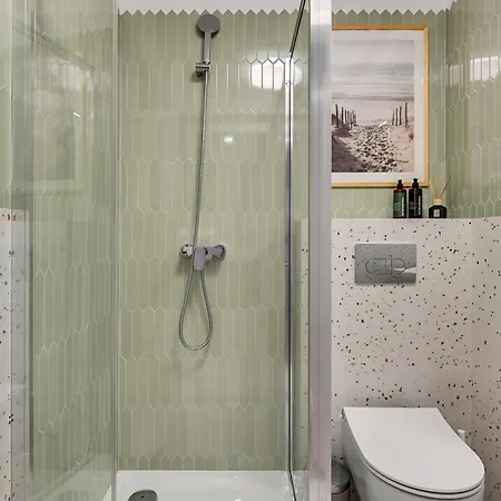 Riverfront & Parking By Downtown Danzica